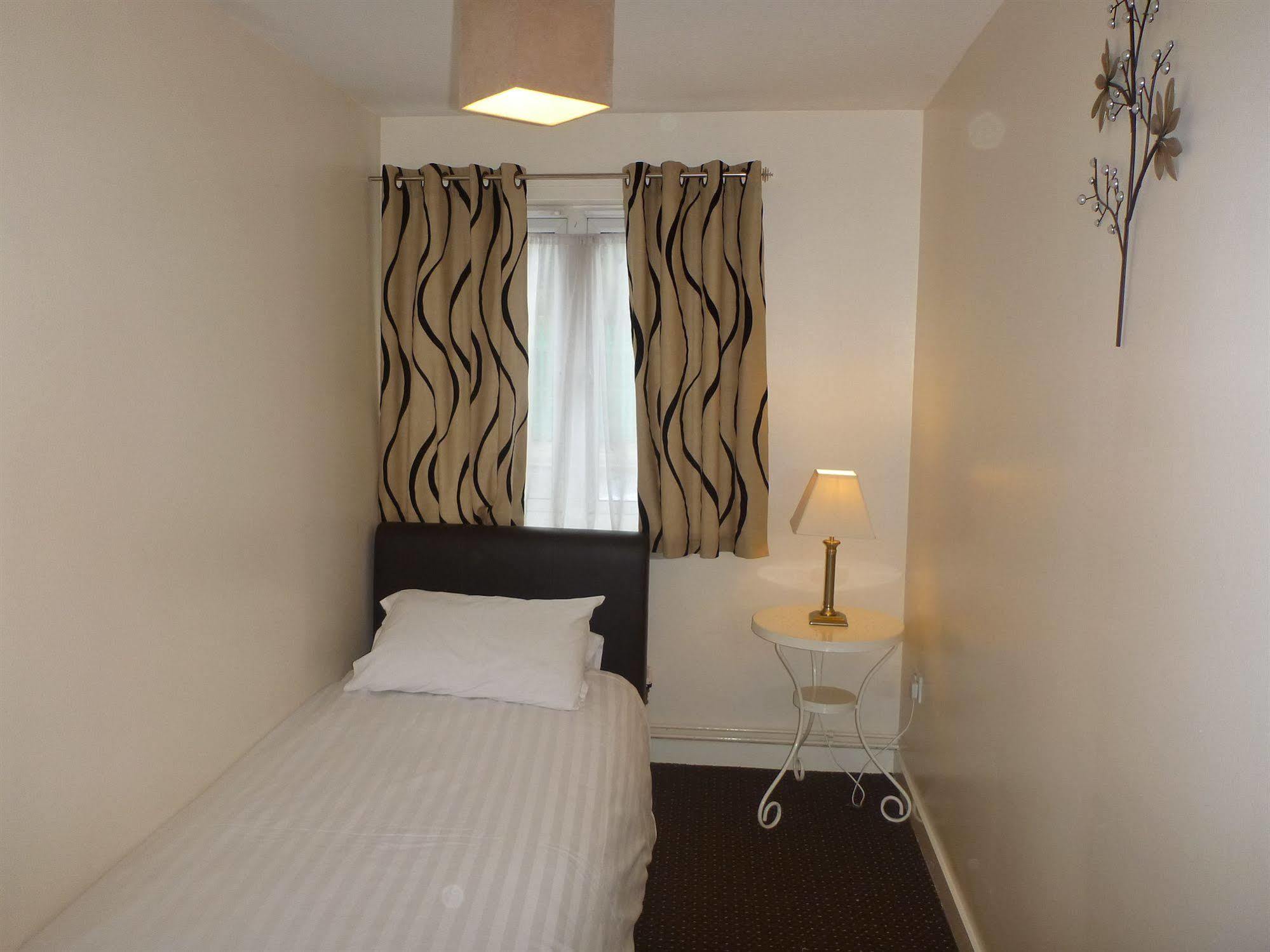 OYO Arinza Apartments Liverpool Esterno foto