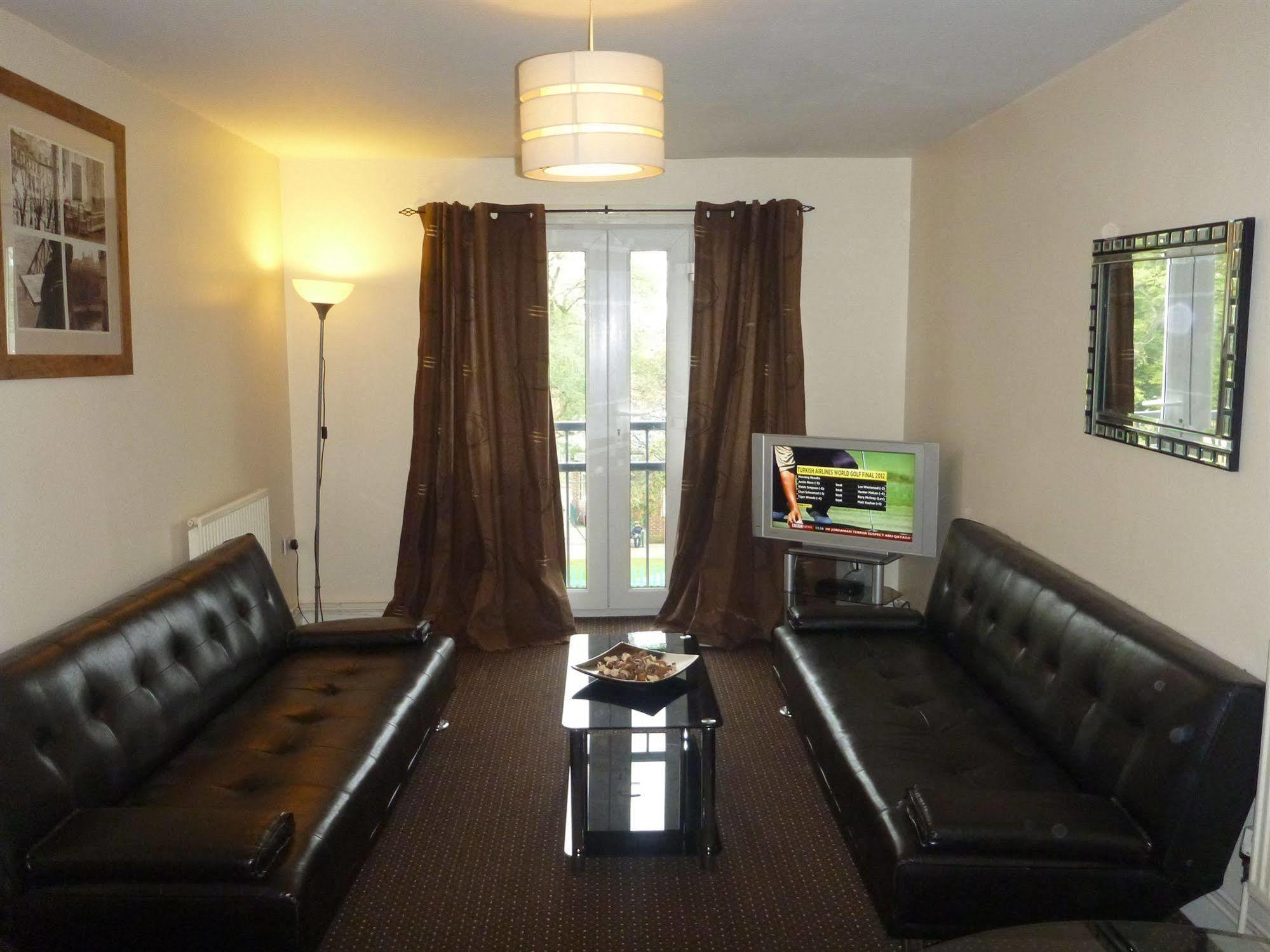 OYO Arinza Apartments Liverpool Esterno foto