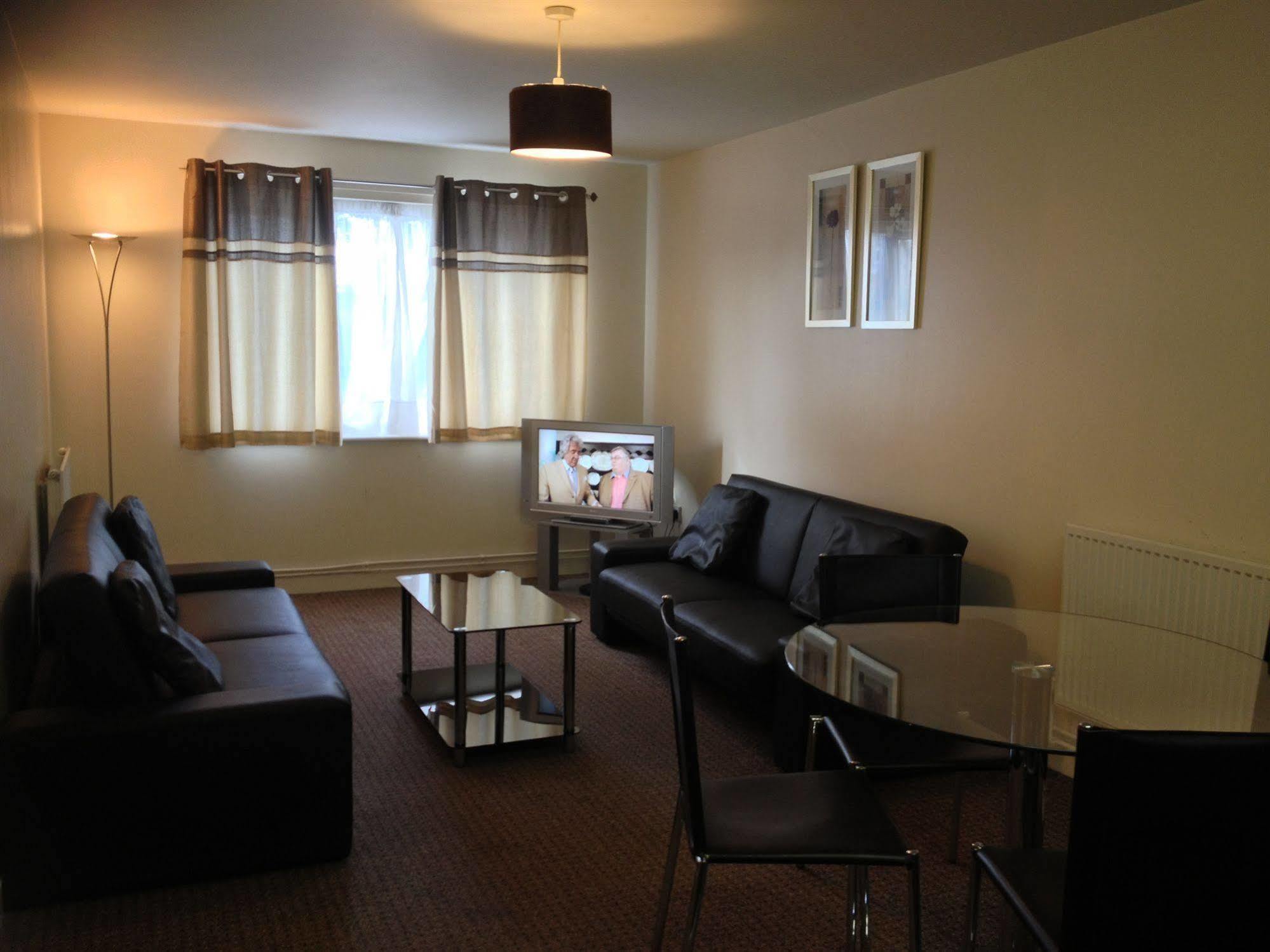 OYO Arinza Apartments Liverpool Esterno foto